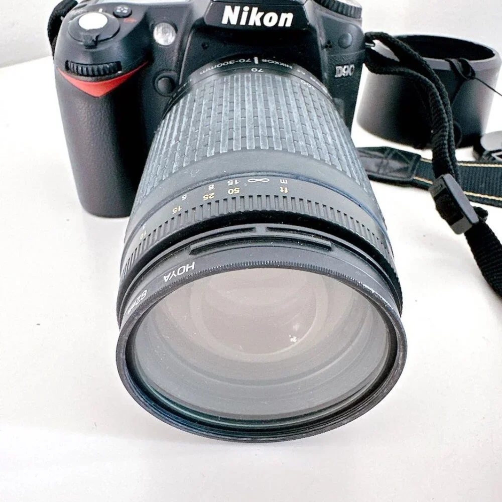 NIKON D90 DIGITAL CAMERA NIKKOR 70-300mm LENSDX SWM VR ED LENS BAG CHARGER